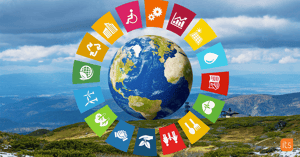 Maapallo, jota ympäröivät YK:n kestävyystavoitteita kuvaavat kuvakkeet.